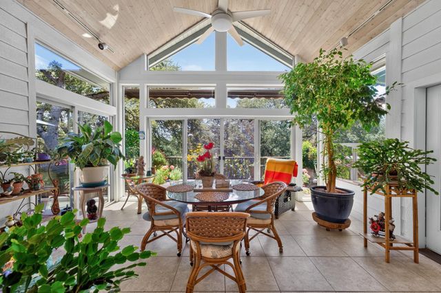 21987 Moss Rock Ct, Grass Valley, CA 95949