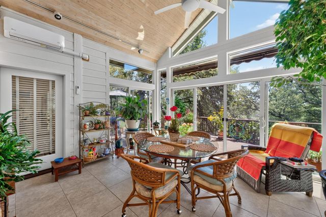 21987 Moss Rock Ct, Grass Valley, CA 95949