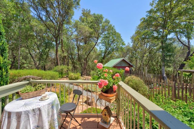 21987 Moss Rock Ct, Grass Valley, CA 95949