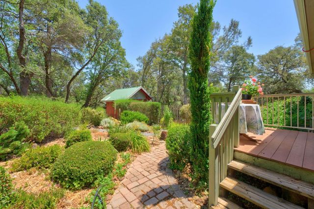 21987 Moss Rock Ct, Grass Valley, CA 95949