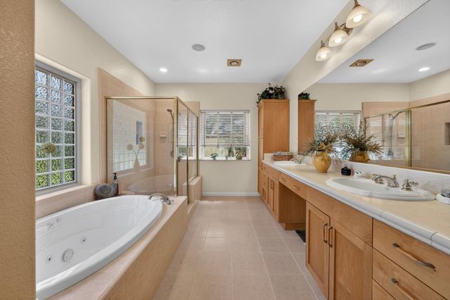 21987 Moss Rock Ct, Grass Valley, CA 95949
