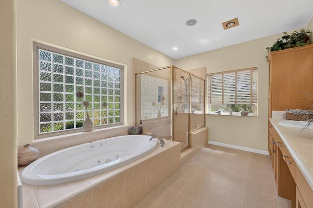 21987 Moss Rock Ct, Grass Valley, CA 95949