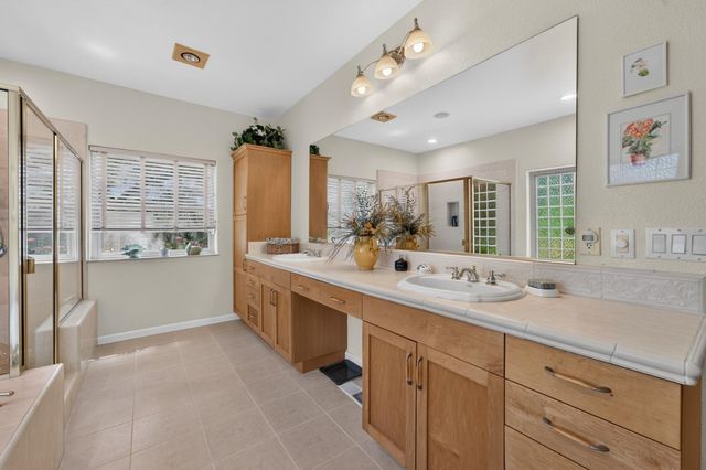 21987 Moss Rock Ct, Grass Valley, CA 95949