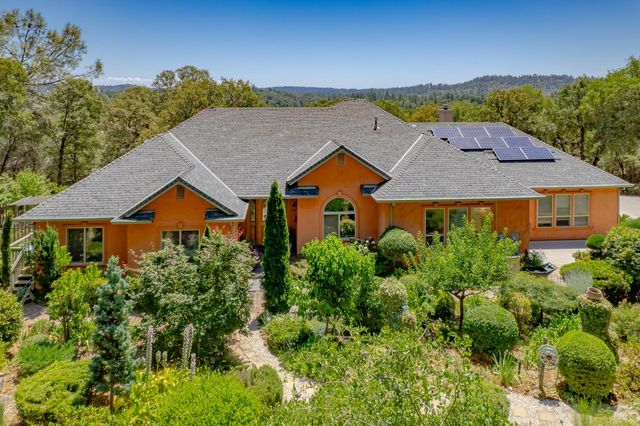 21987 Moss Rock Ct, Grass Valley, CA 95949