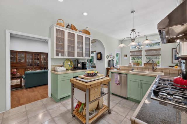 21987 Moss Rock Ct, Grass Valley, CA 95949