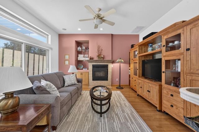 21987 Moss Rock Ct, Grass Valley, CA 95949