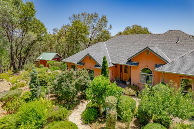 21987 Moss Rock Ct, Grass Valley, CA 95949