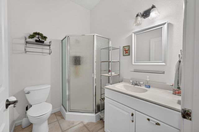 21987 Moss Rock Ct, Grass Valley, CA 95949
