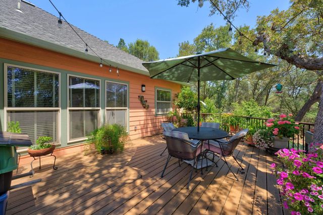 21987 Moss Rock Ct, Grass Valley, CA 95949