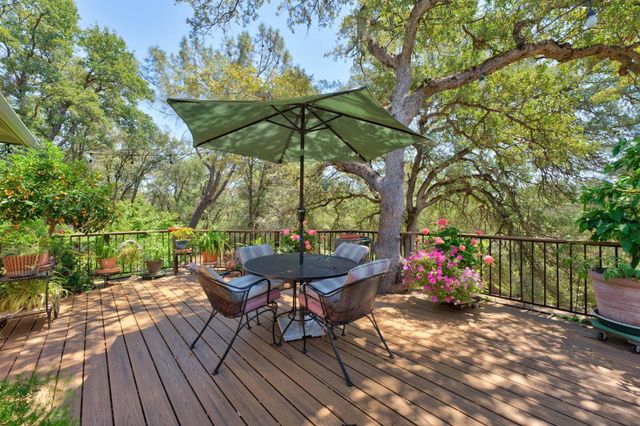 21987 Moss Rock Ct, Grass Valley, CA 95949