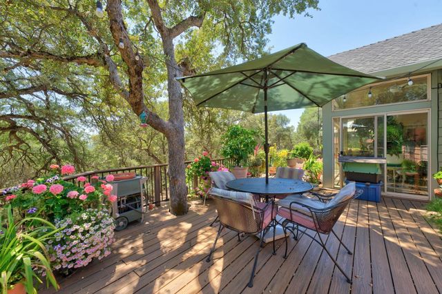 21987 Moss Rock Ct, Grass Valley, CA 95949