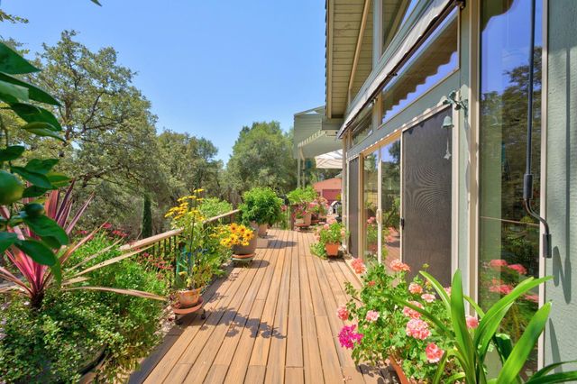21987 Moss Rock Ct, Grass Valley, CA 95949
