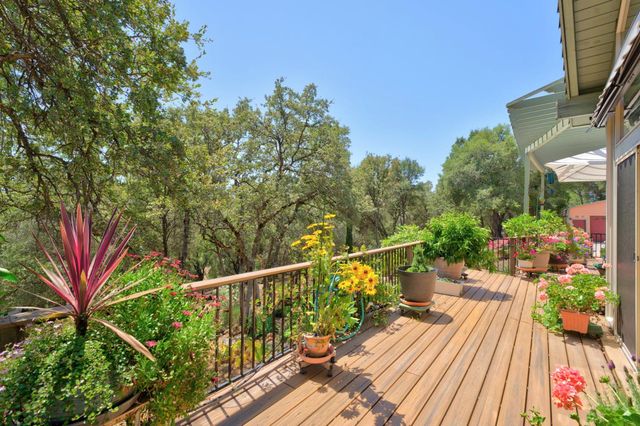 21987 Moss Rock Ct, Grass Valley, CA 95949