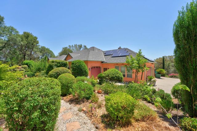 21987 Moss Rock Ct, Grass Valley, CA 95949