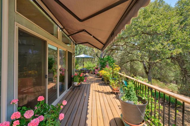 21987 Moss Rock Ct, Grass Valley, CA 95949