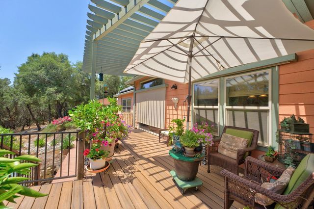 21987 Moss Rock Ct, Grass Valley, CA 95949