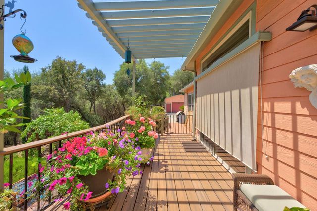 21987 Moss Rock Ct, Grass Valley, CA 95949