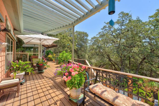 21987 Moss Rock Ct, Grass Valley, CA 95949