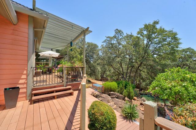 21987 Moss Rock Ct, Grass Valley, CA 95949