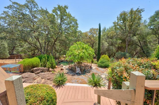 21987 Moss Rock Ct, Grass Valley, CA 95949