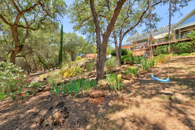 21987 Moss Rock Ct, Grass Valley, CA 95949