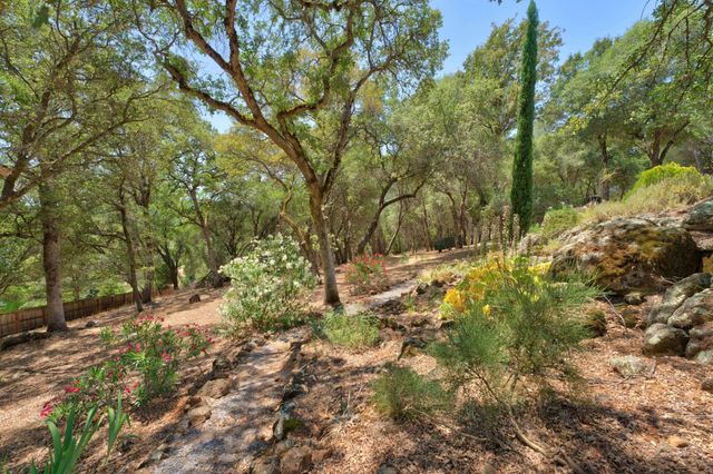 21987 Moss Rock Ct, Grass Valley, CA 95949