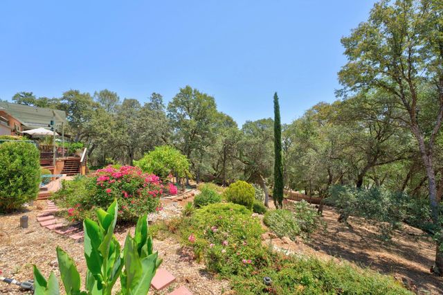 21987 Moss Rock Ct, Grass Valley, CA 95949
