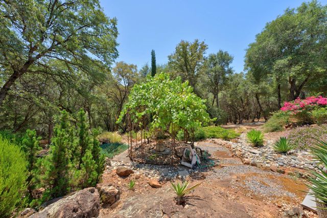 21987 Moss Rock Ct, Grass Valley, CA 95949
