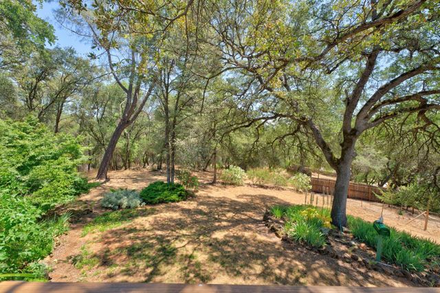21987 Moss Rock Ct, Grass Valley, CA 95949