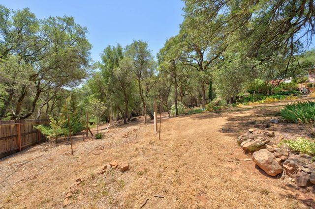 21987 Moss Rock Ct, Grass Valley, CA 95949
