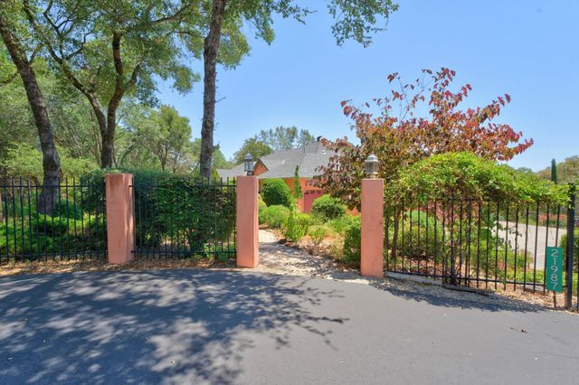21987 Moss Rock Ct, Grass Valley, CA 95949