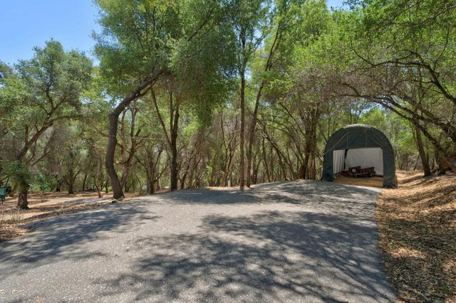 21987 Moss Rock Ct, Grass Valley, CA 95949