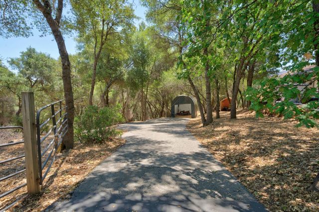 21987 Moss Rock Ct, Grass Valley, CA 95949