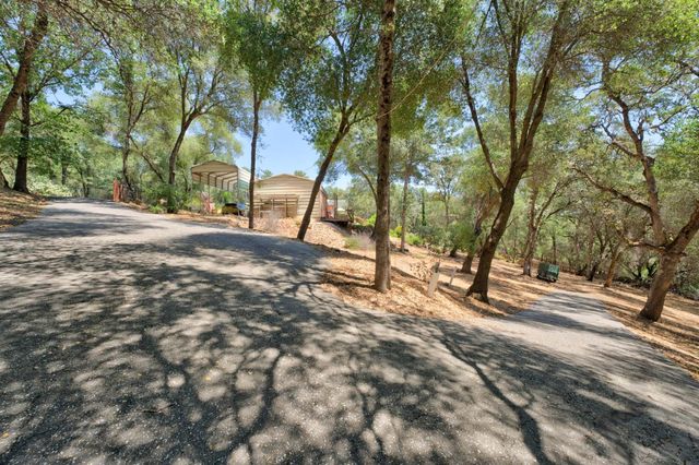 21987 Moss Rock Ct, Grass Valley, CA 95949