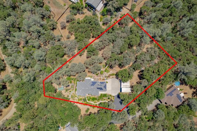 21987 Moss Rock Ct, Grass Valley, CA 95949