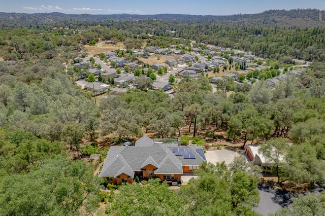 21987 Moss Rock Ct, Grass Valley, CA 95949