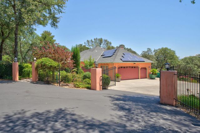 21987 Moss Rock Ct, Grass Valley, CA 95949