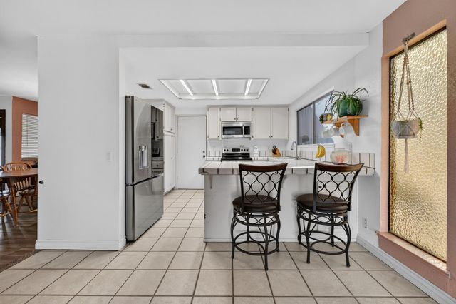 6025 Roloff Way, Orangevale, CA 95662