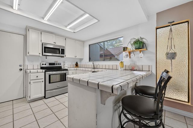 6025 Roloff Way, Orangevale, CA 95662