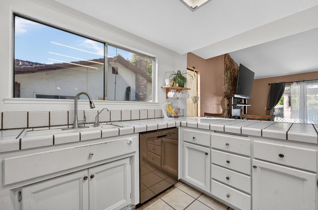6025 Roloff Way, Orangevale, CA 95662