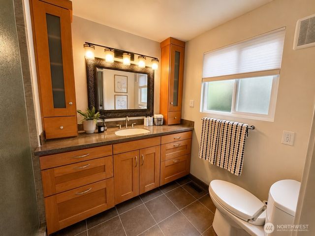 23411 SE 242nd St, Maple Valley, WA 98038