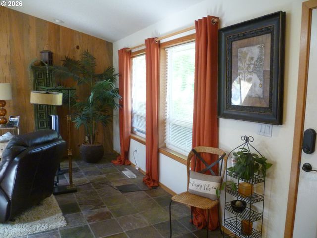 532 E STONECREEK Dr, La Center, WA 98629