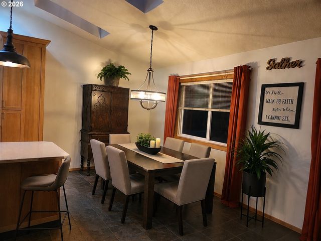 532 E STONECREEK Dr, La Center, WA 98629