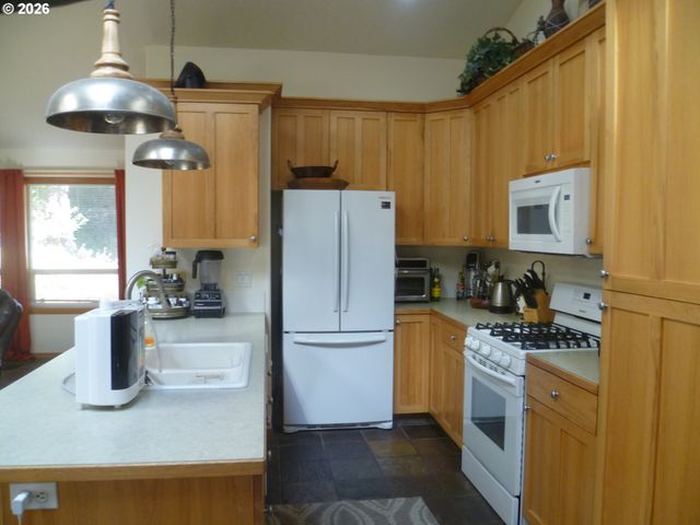 532 E STONECREEK Dr, La Center, WA 98629