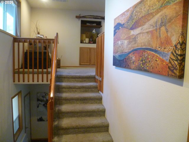 532 E STONECREEK Dr, La Center, WA 98629