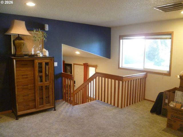 532 E STONECREEK Dr, La Center, WA 98629