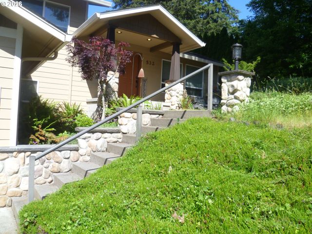 532 E STONECREEK Dr, La Center, WA 98629