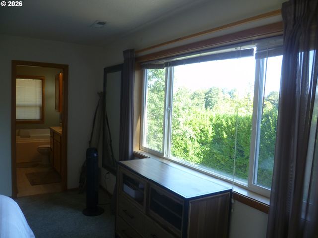 532 E STONECREEK Dr, La Center, WA 98629