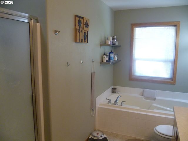 532 E STONECREEK Dr, La Center, WA 98629