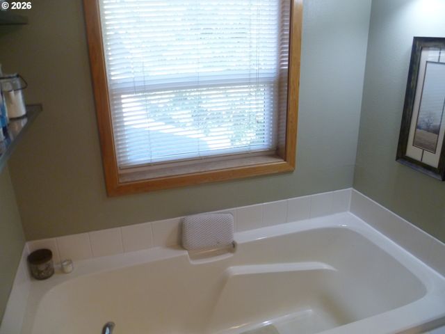 532 E STONECREEK Dr, La Center, WA 98629